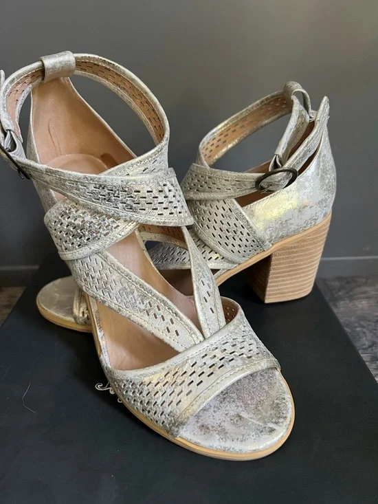 Silent D Guthrie Gold Shimmer Leather Heel Sandals W11 EU 41 Anthropologie - Picture 1 of 10
